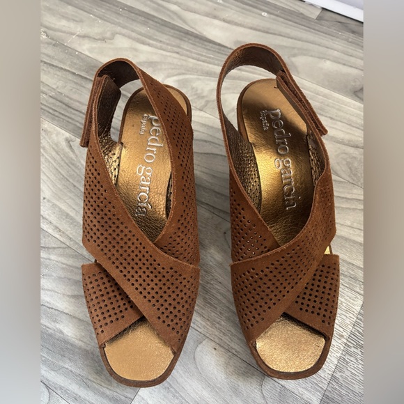 NWOB Pedro Garcia 6.5 Suede Women's Brown Wedges - Picture 2 of 6